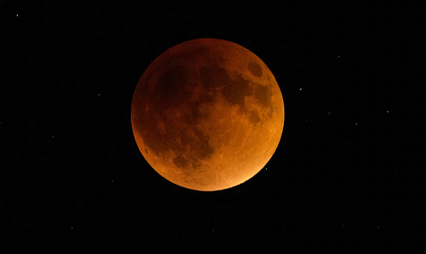 The lunar eclipse on Sunday, Sept. 27, 2015, allowed stars to be seen around it at Heritage Park, in Olathe, Kan. (John Sleezer/Kansas City Star/TNS)