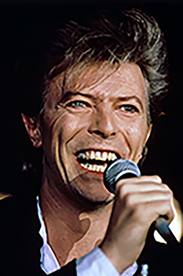 David+Bowie+performing.