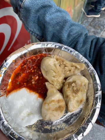  Non Veg momos on the streets of New Delhi. It is served with a chili sauce and yoghurt for the low price of 56 cents. * 


