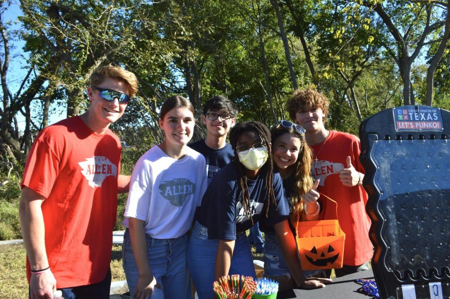 The Credit Union of Texas had a booth at the fall festival and played Plinko with their visitors.