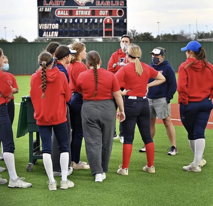 r: Tara Wright / The team huddles to listen to Schoettle’s advice. “I’m a pretty passionate person and I’m high energy, to me it’s just the feeling you get about taking your best and going against someone else’s best and regardless of the outcome,” Schoettle said. “There’s something special about going up against somebody and giving your best.” On Feb. 15, Varsity will play at 7 p.m. and JV blue will play at 5 p.m. against Sacsheon the Sachse High School Softball Field.
